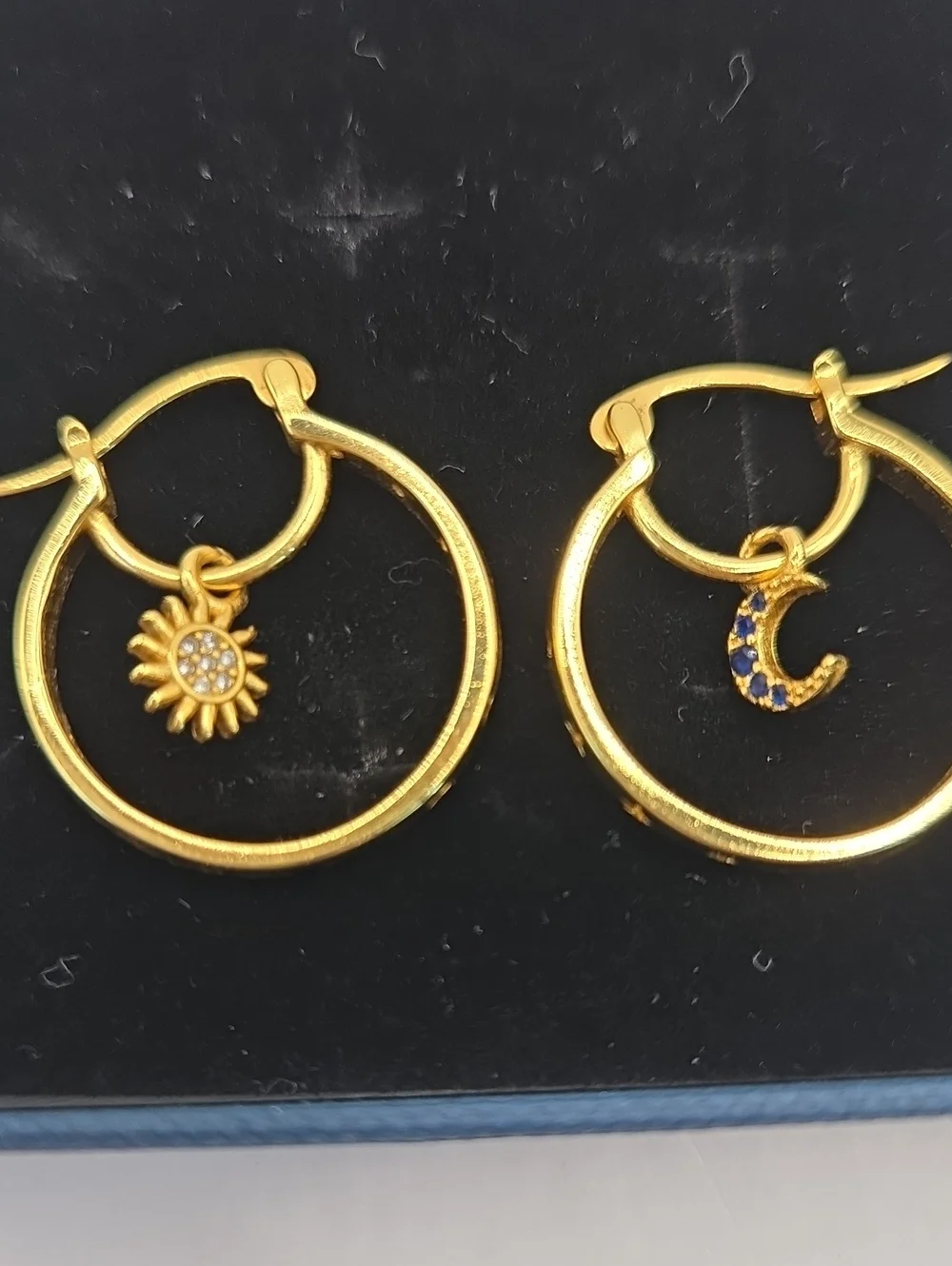 N/A elegant gold